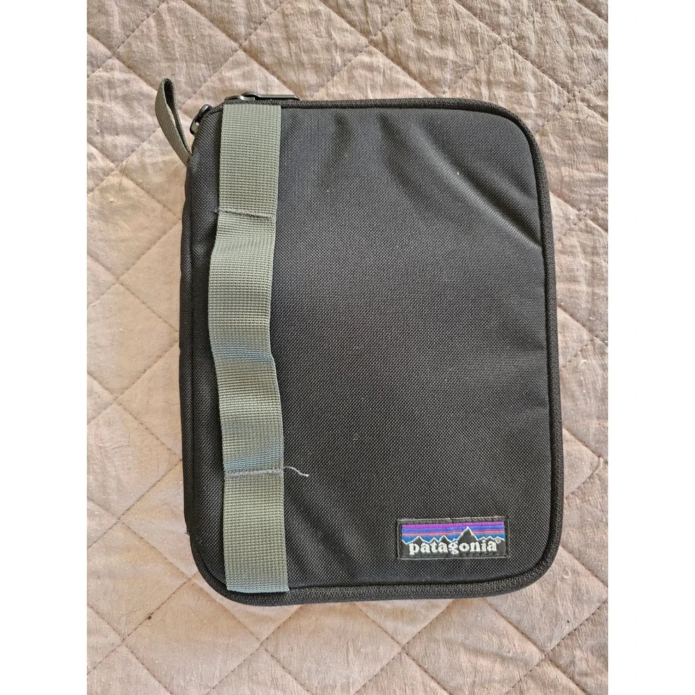 PATAGONIA Tablet Kindle Padded Zip Around Case‎